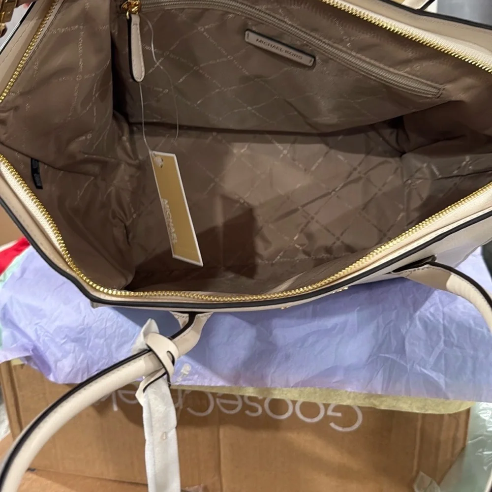 Michael Kors Cream Large Tote Bag - Picture 6 of 8